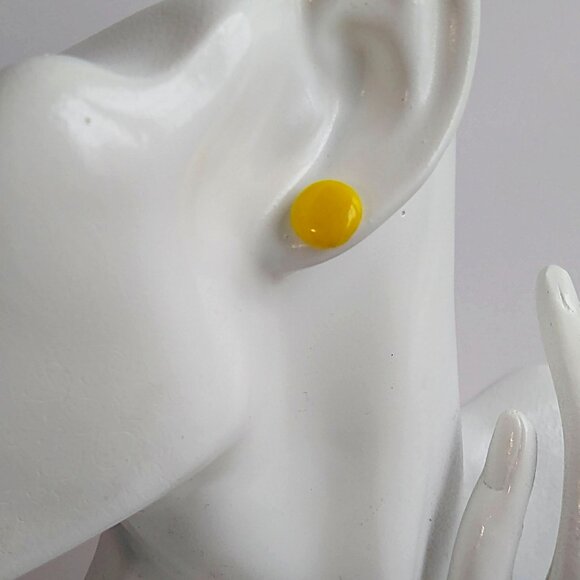 Handmade (small) yellow polymer clay earrings. Boucles d'oreilles fait à la main - Picture 4 of 4